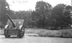 Le parc communal et un des canons pris aux Allemands en 1914-1918